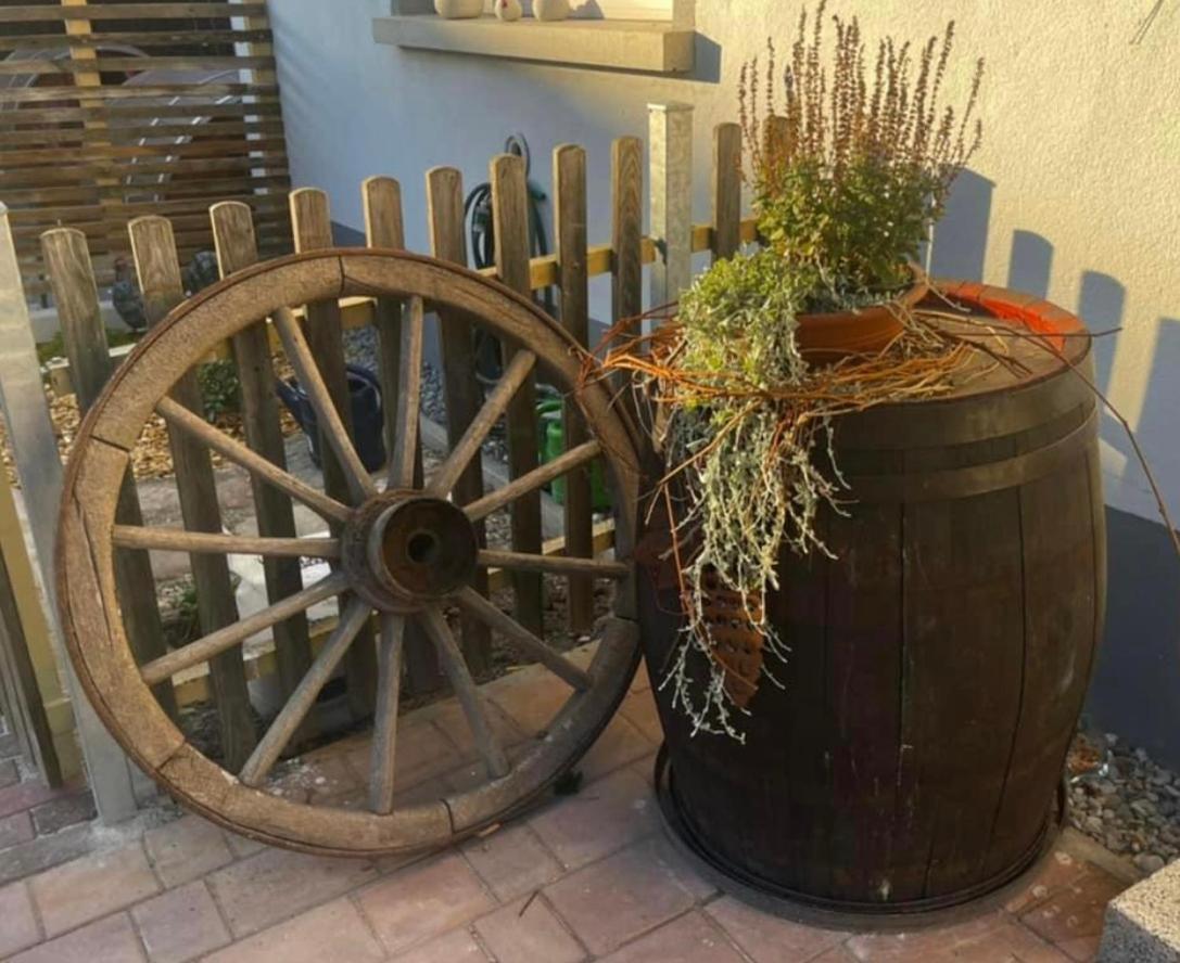 Ferienwohnung Schlafen Im Weinfass Ipsheim Exterior foto